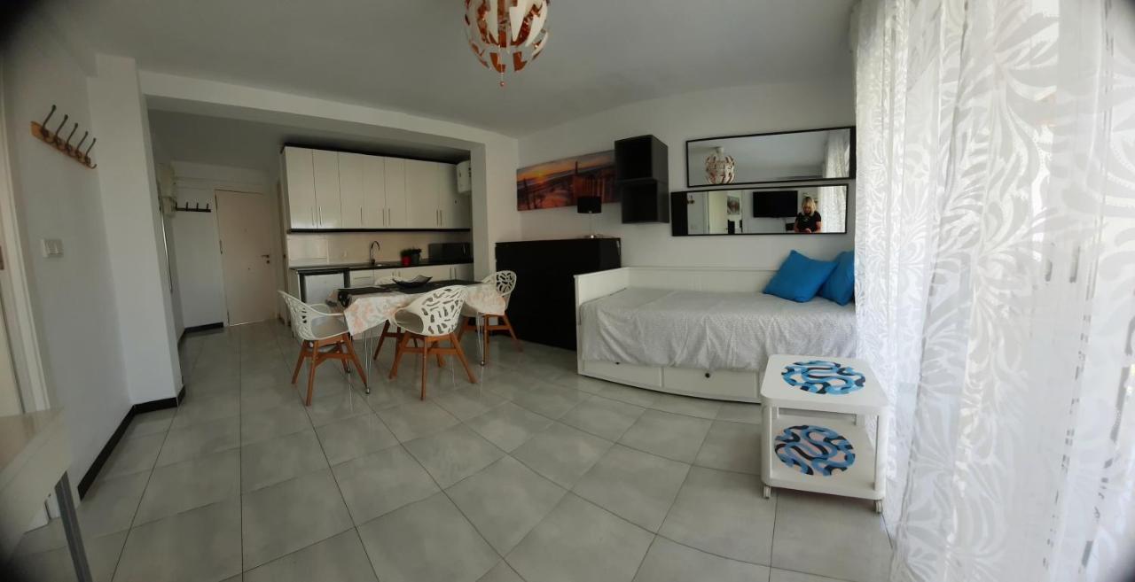 Happy Loix Apartamento Wifi Aa เบนิดอร์ม ภายนอก รูปภาพ